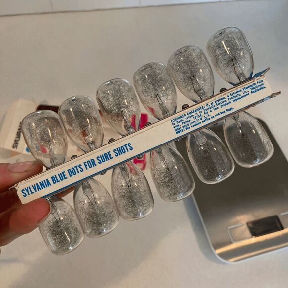 Vintage Sylvania Blue Dot M3 Flashbulbs, 12 Clear Bulbs in Original Box - Picture 7 of 10